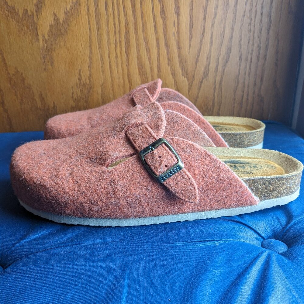 Plakton felt clog in pumpkin spice orange 🍊